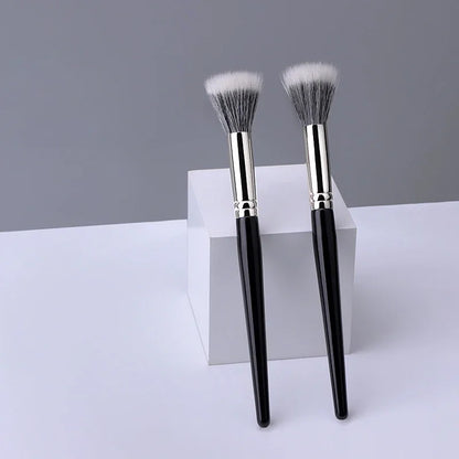 Pointillator brush Blush brush Pure wool flat head Cangzhou makeup brush Soft bristle wooden handle Beauty tool
